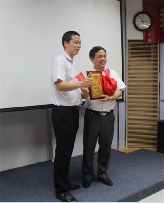 毅廷音响总结会议之销售季军.png 毅廷音响总结会议之销售季军.png